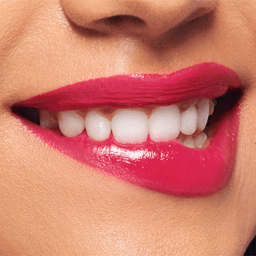 Gif de L&aacute;piz de Labios Hidrataci&oacute;n Suprema Mary Kay&reg; mostrando el producto, muestras de textura y tonos en los labios.